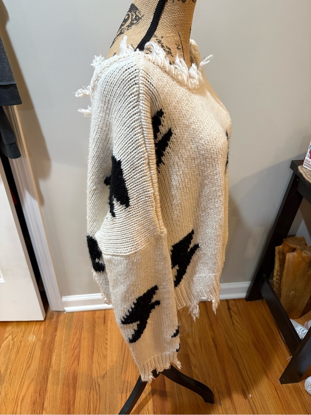 ▪️Distressed Lightning Sweater - Picture 4 of 7